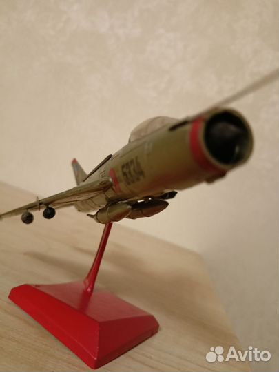 Модель самолета Су-7Б масштаб 1 72