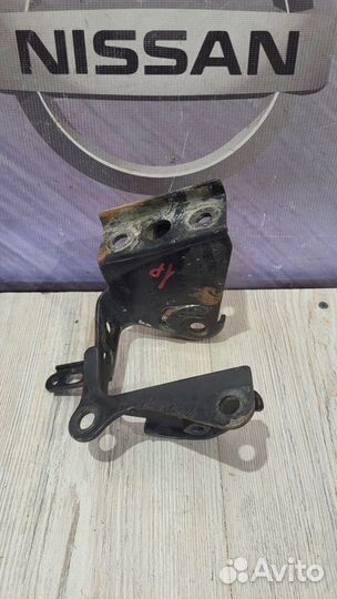 Кронштейн опора крепления кпп коробки передач Niss