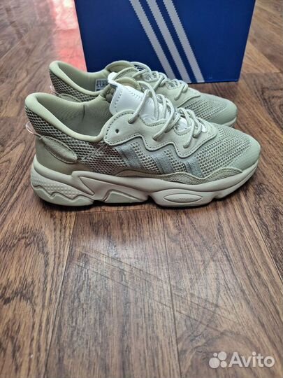 Кроссовки Adidas ozweego бежевые