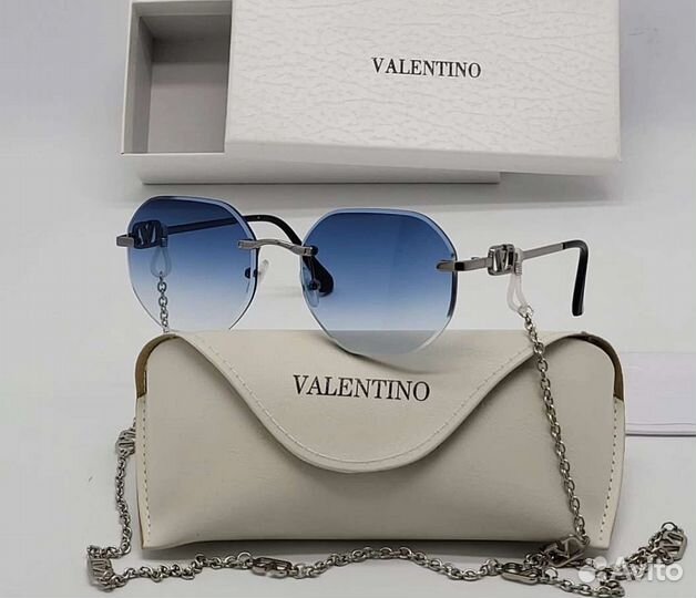 Солнцезащитные очки женские Valentino