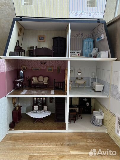 Кукольный домик с мебелью