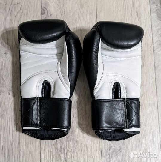 Боксёрские перчатки Top King 10 oz