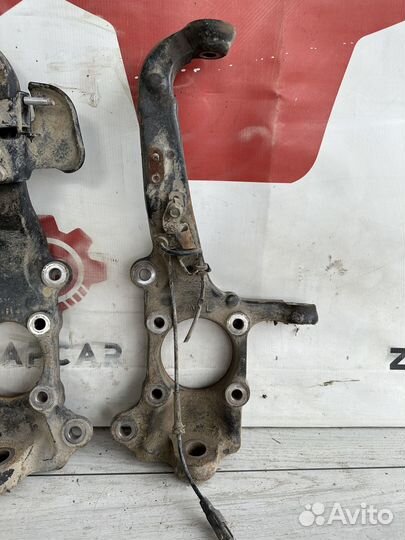 Nissan Patrol Y62 Цапфа передняя R/L