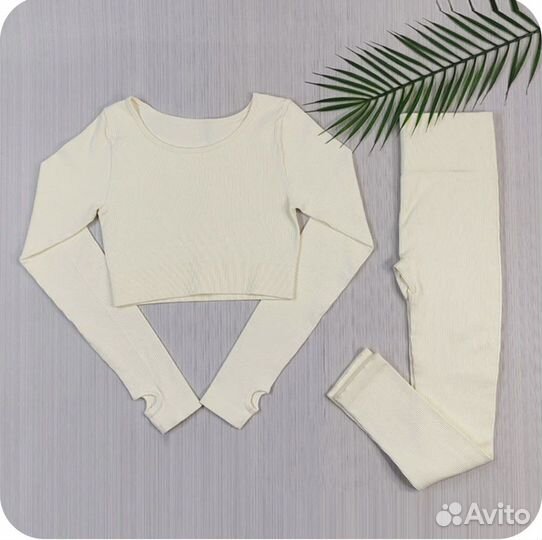 Костюм для занятий спортом женский