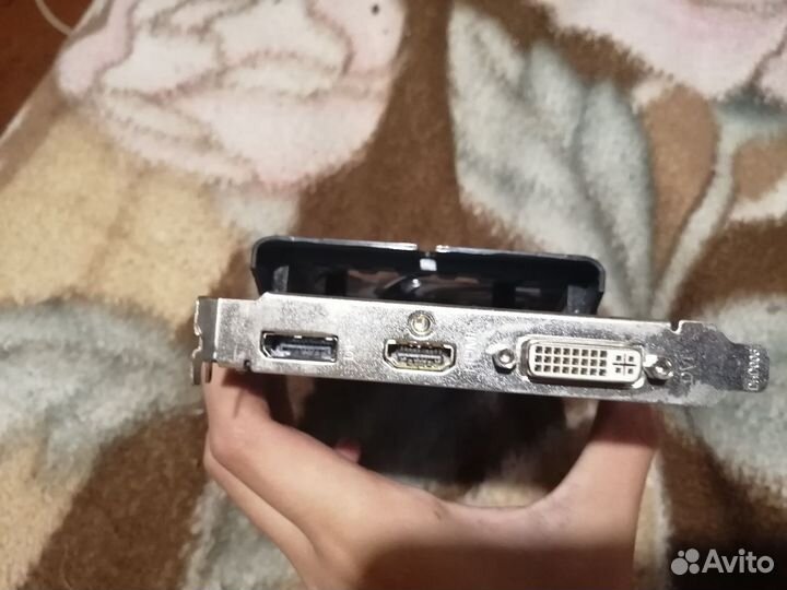 Gigabyte nvidia GeForce GTX 550Ti GV-R677D5-1GD