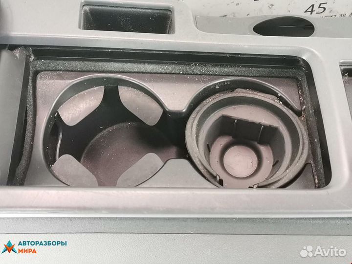 Консоль салона (центральная часть) Volvo C30 2009