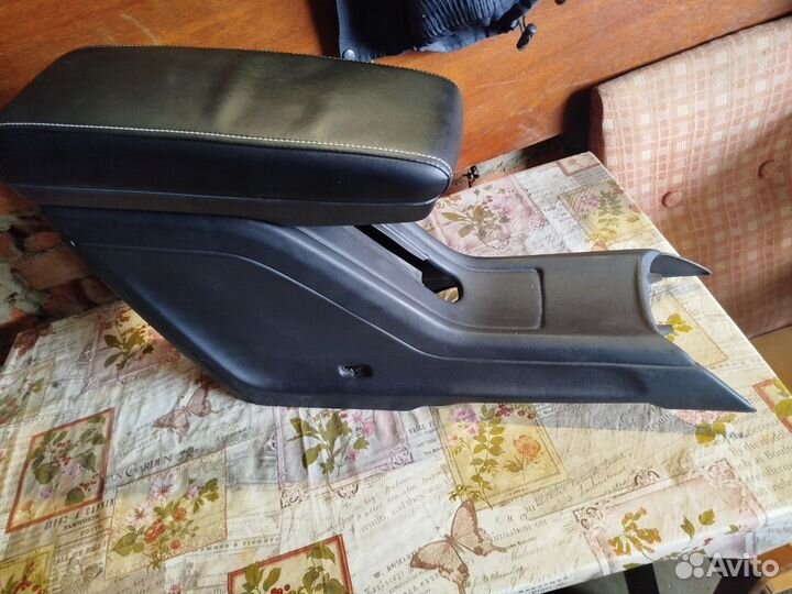 Подлокотник лада веста