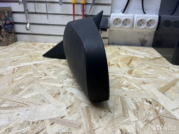 Левое зеркало priora