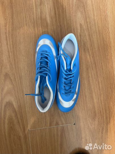 Футбольные бутсы, шиповки