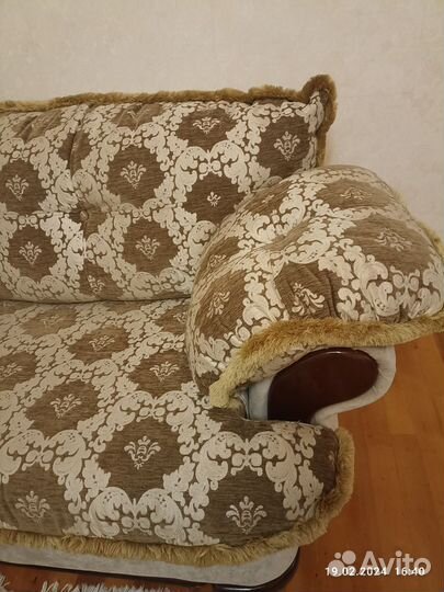 Холл угловой