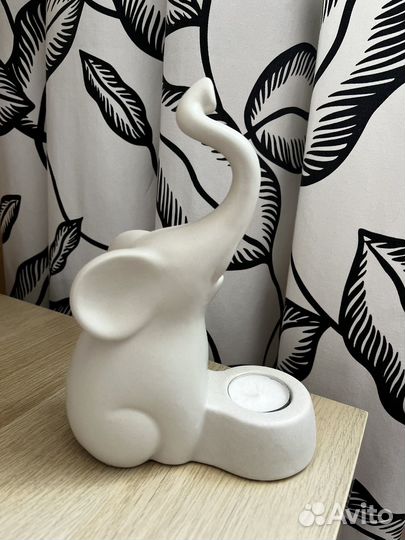 Фарфоровый подсвечник слон