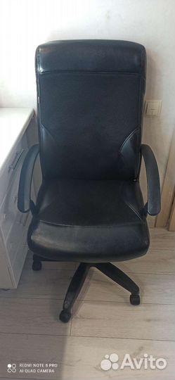 Офисное кресло