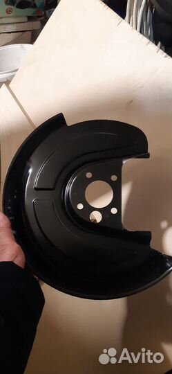 Грязезащитный щиток супорта на гольф 4