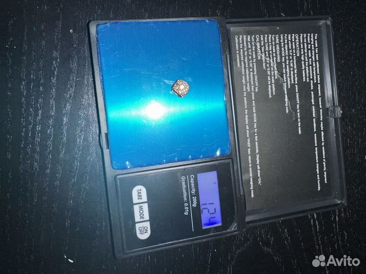 Золотой шарм