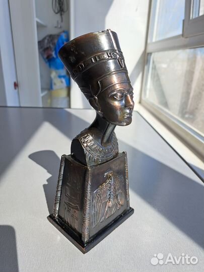 Бюст и барельеф Нефертити, бронза