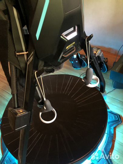 VR дорожка Kat Walk C2+ и шлем Oculus Quest 2