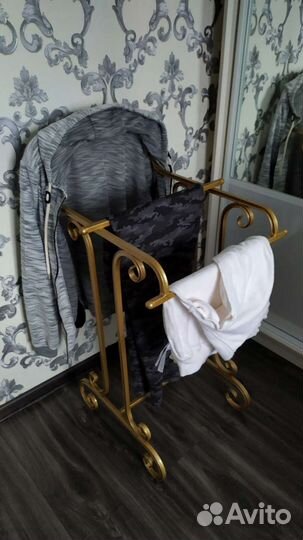 Вешалка для одежды напольная металлическая