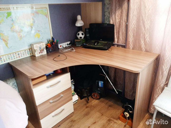 Письменный стол