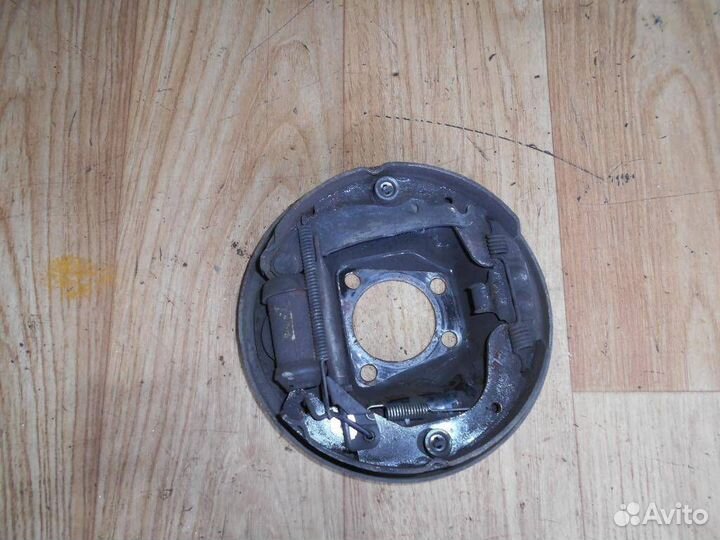 Щит опорный задний левый Chevrolet Lanos 2004-2010