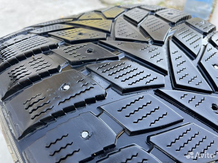 Dunlop SP Winter Ice 02 275/35 R20