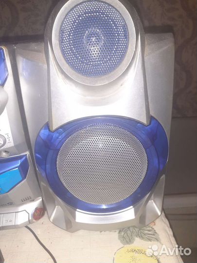 Музыкальный центр AUX,радио,2полосная акустика