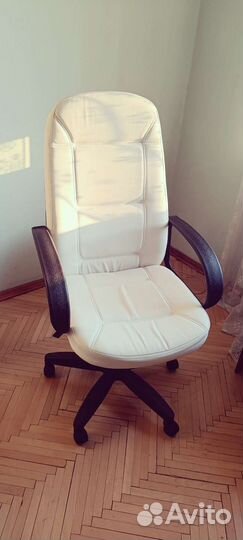 Офисное кресло