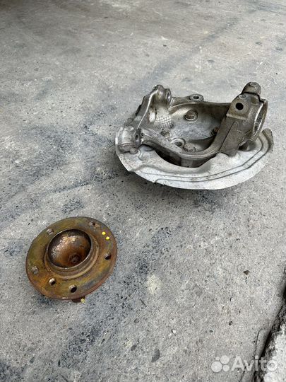 Поворотный кулак левый