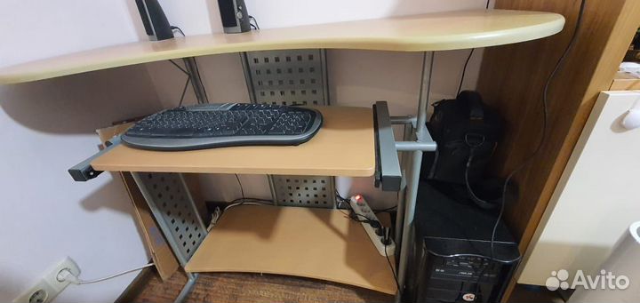 Компьютерный стол