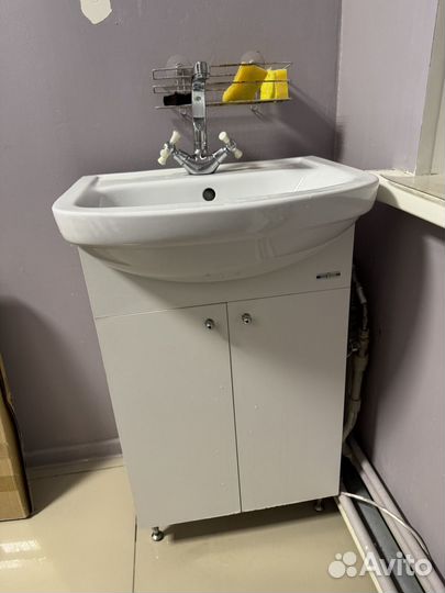 Раковина с тумбой