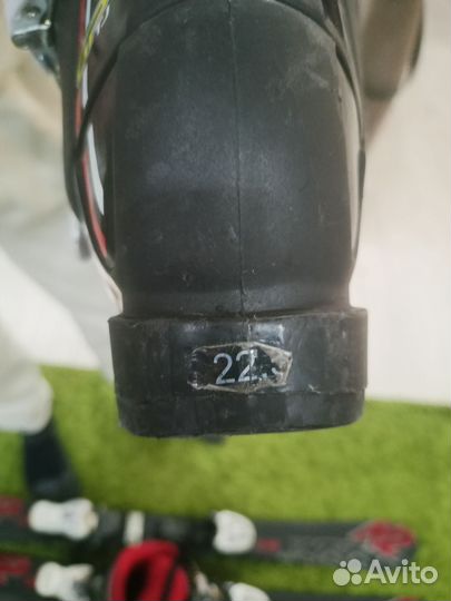 Горнолыжные ботинки и лыжи