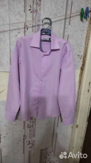 Рубашки (4) штуки жилетка (1) штука с 8-10 лет