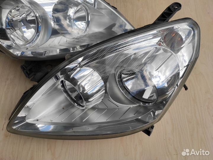 Фары передние Хром на Opel Zafira B