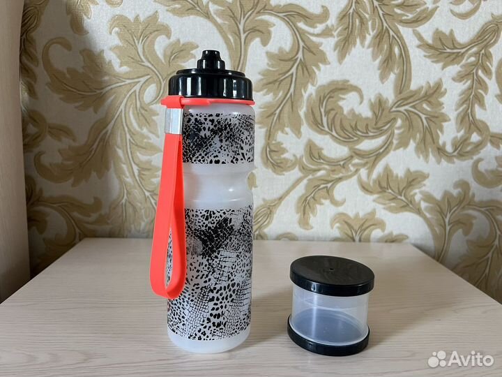 Спортивная бутылка для воды H&M