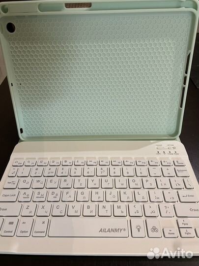 Чехол-клавиатура-мыш для Apple iPad