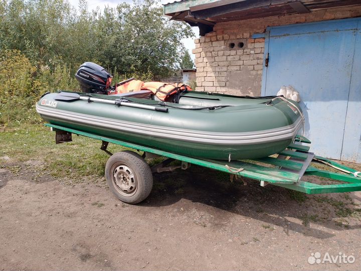 Лодка надувная двухместная с мотором