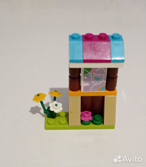 Lego friends Эмма и автомобиль, Эмма на курорте