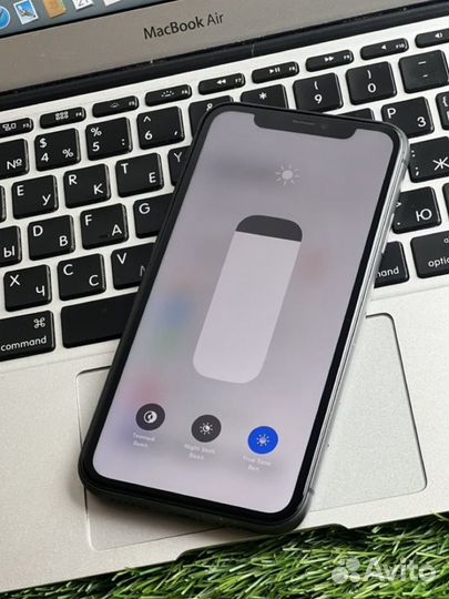 iPhone 11(на гарантии)