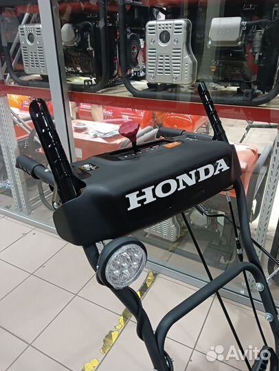 Самоходный бензиновый снегоуборщик Honda GX-270