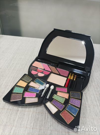 Набор косметики,тени,румяна,пудра (Италия)