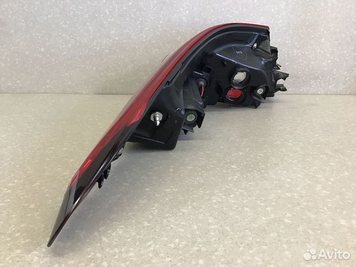 Фонарь задний наружный правый Toyota Camry V70 201