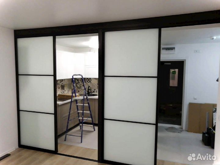 Раздвижная перегородка с матовым стеклом