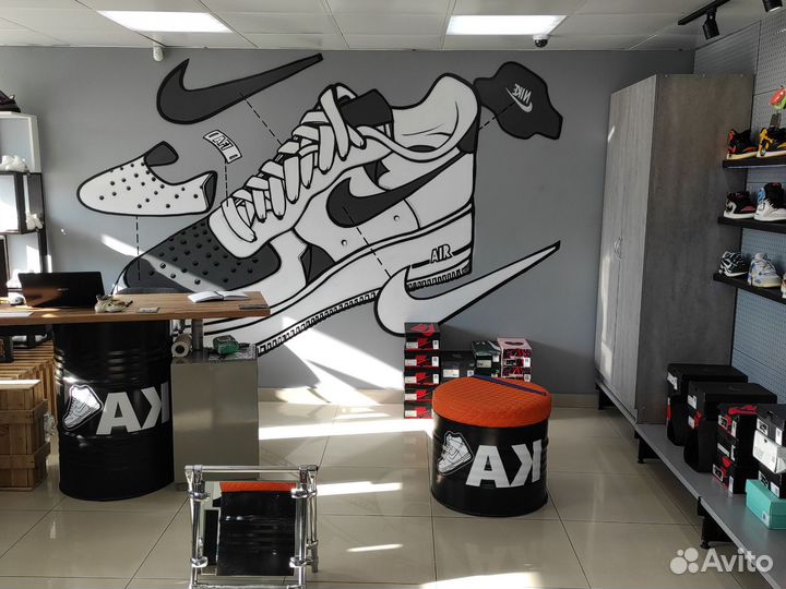 Магазин кроссовок в центре Перми