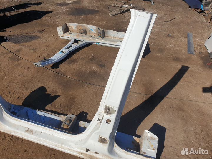 Порог левый со стойкой Renault Sandero 1 Сандеро