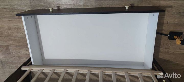 Детская кроватка с маятником и ящиком