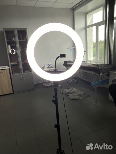 Кольцевая лампа со штативом