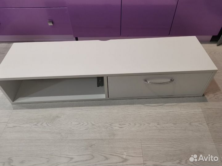 Полка навесная под телевизор