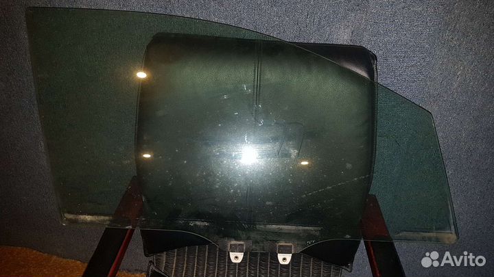 Стекло переднее правое Honda fit/Jazz
