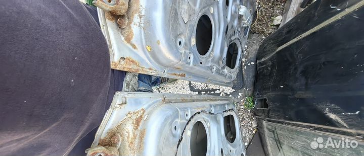 Передняя дверь на субару Импреза 1