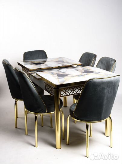 Стол раскладной и стулья мягкие 6 шт