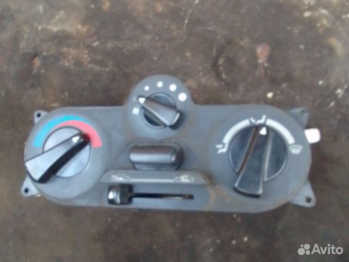 Блок управления печкой Mitsubishi Carisma